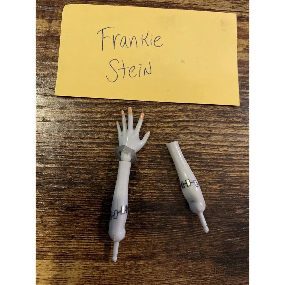 Monster High Frankie Stein Gray Left Arm & Bracelet & Right Arm No Hand